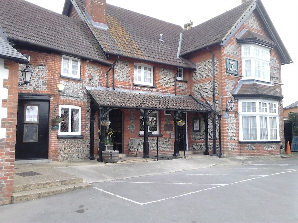 Готель The Rose & Crown Bulford Екстер'єр фото