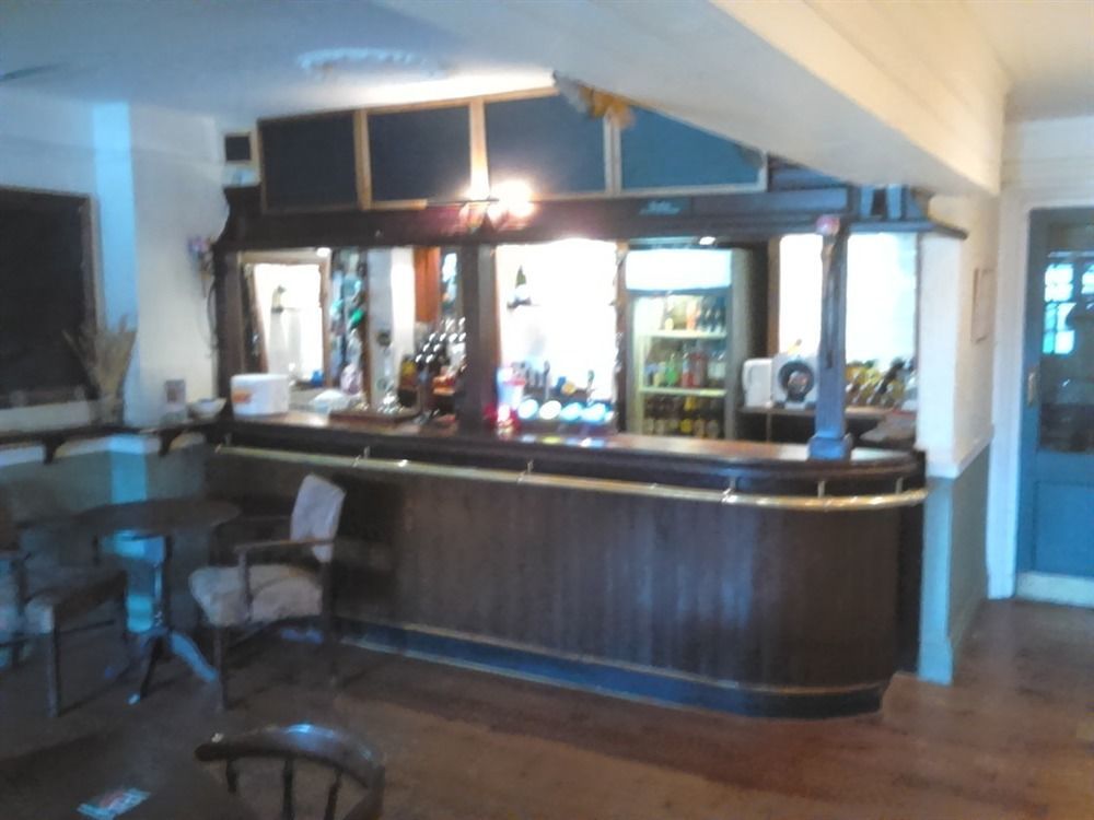 Готель The Rose & Crown Bulford Екстер'єр фото